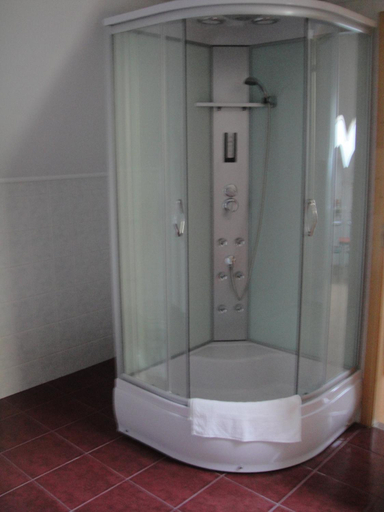 Bathroom 2, Paks Panzio, Paks