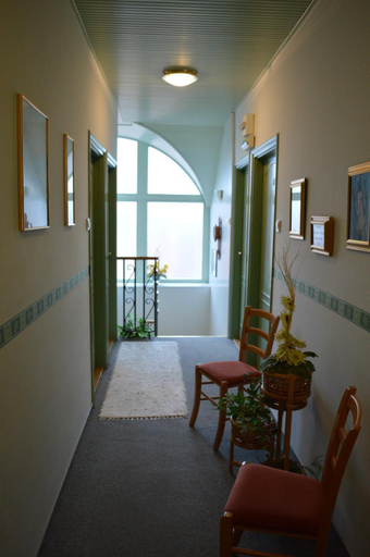 Others 5, Muskatli Panzio, Győr