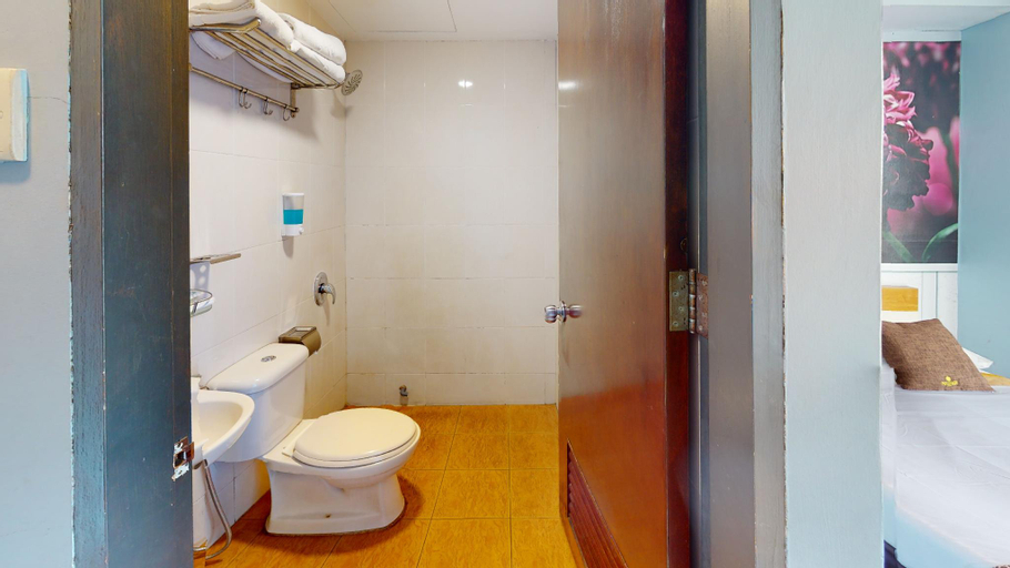 Bathroom 4