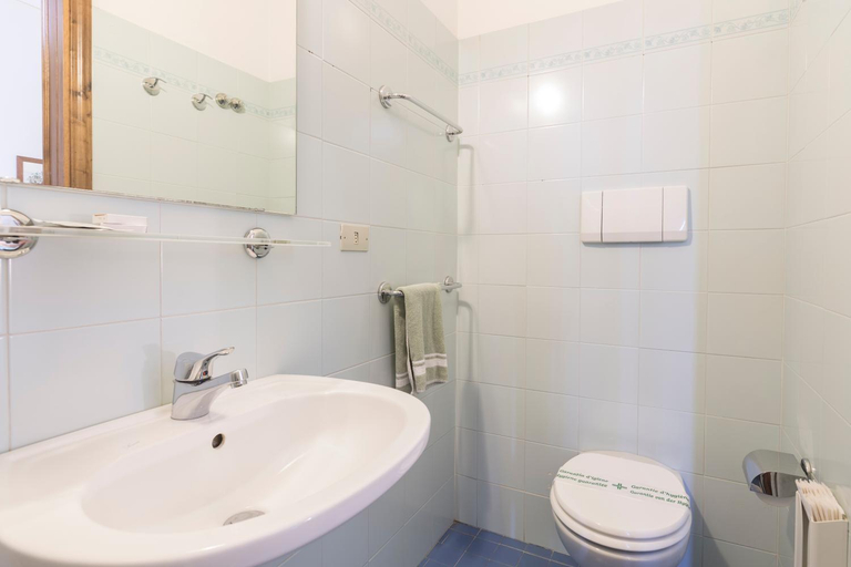 Bathroom 3, Foresteria Valdese di Firenze, Florence