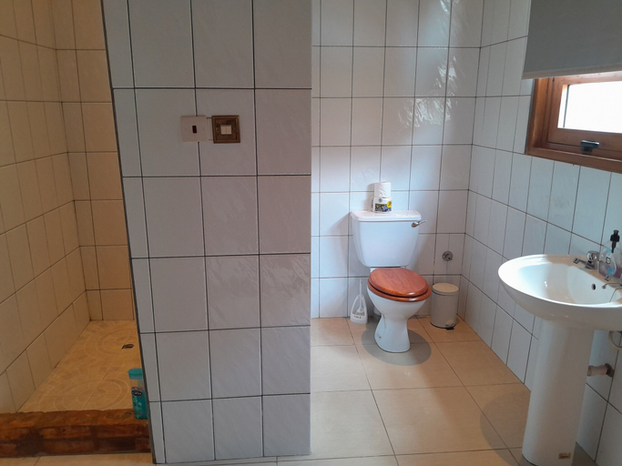 Bathroom 3, Villa Sankofa, Ejisu-Juabeng