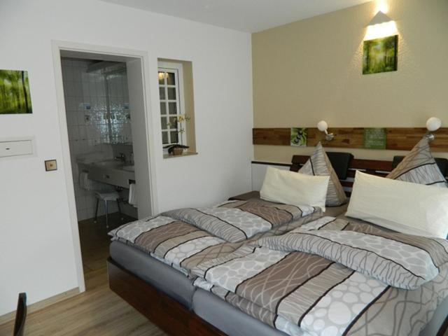 Bedroom 3, Hotel Dietz, Ostalbkreis