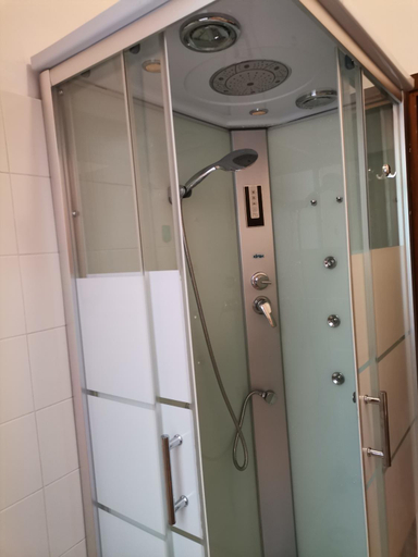 Bathroom 2, B&B Porto Vecchio ROOMS - Stazione Centrale Trieste, Trieste
