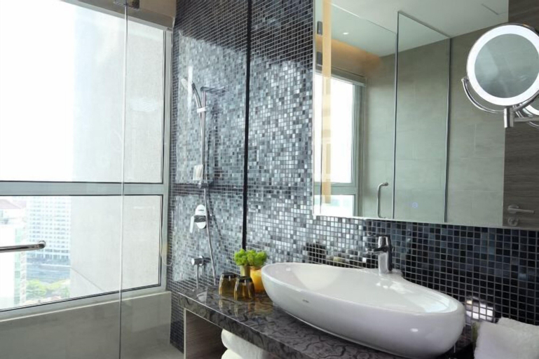 Bathroom 23