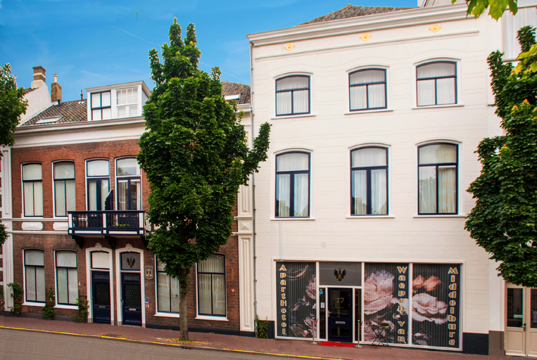 Exterior & Views 1, Waepen van Middelburg, Middelburg