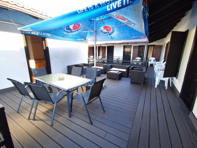 Others 3, Complex Tropical, Tuzla
