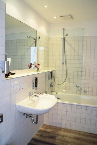 Bathroom 4, Cristall Hotel, Karlsruhe
