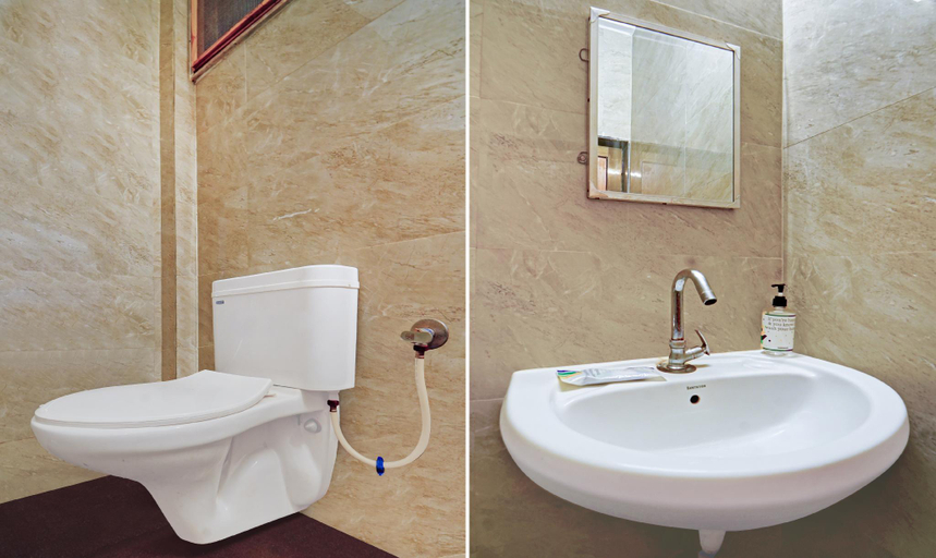 Bathroom 4, Treebo SS Residency Mountain View, Ratnagiri
