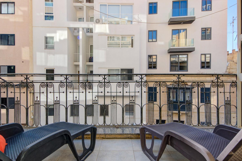 Others 4, St Julian's Unique 3-bedroom Apartments and Penthouse with Jacuzzi, St Julian's