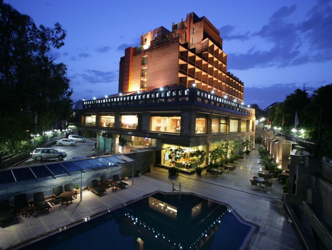 Jaypee Siddharth Hotel, West