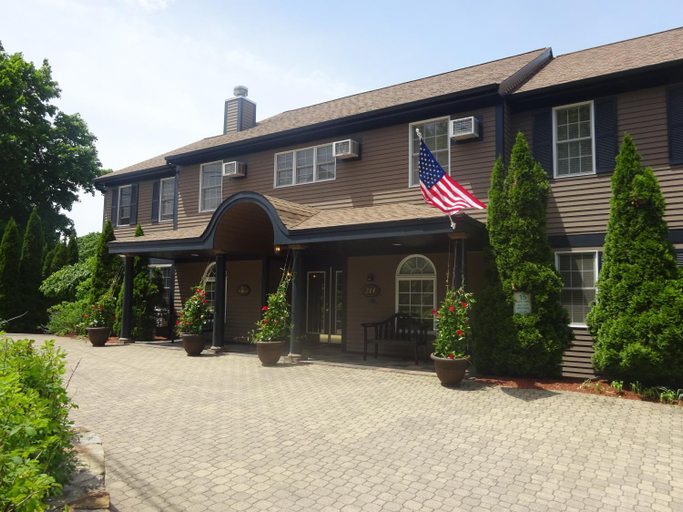 Exterior & Views