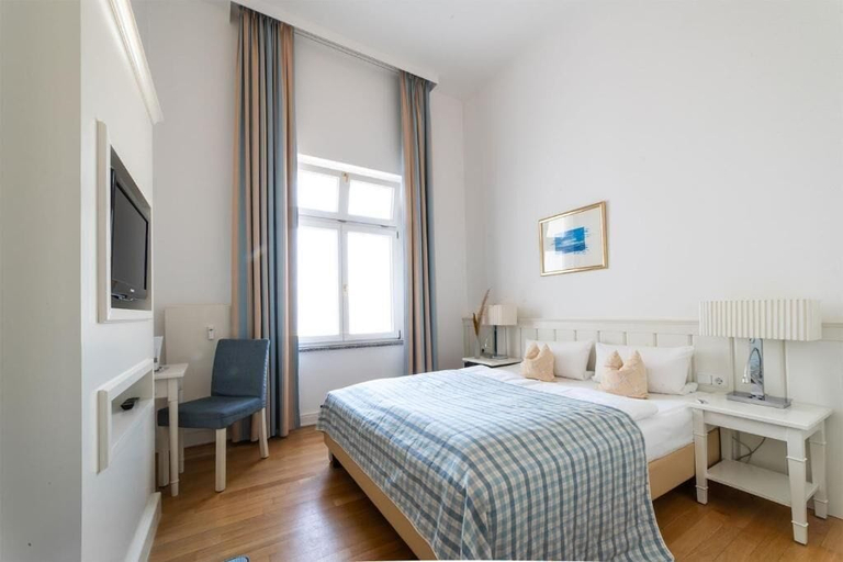 Bedroom 3, Strandhotel Kurhaus Juist, Aurich
