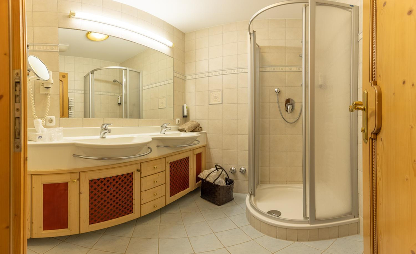 Others 4, Hotel St. Georg, Schwaz