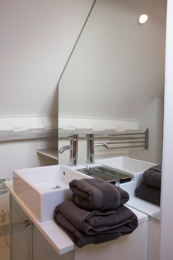 Bathroom 12