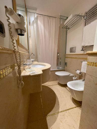 Bathroom 4, Ca' Princess, Venezia