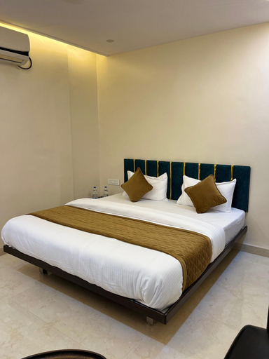 Bedroom 2, Hotel Kailas Lodging, Aurangabad