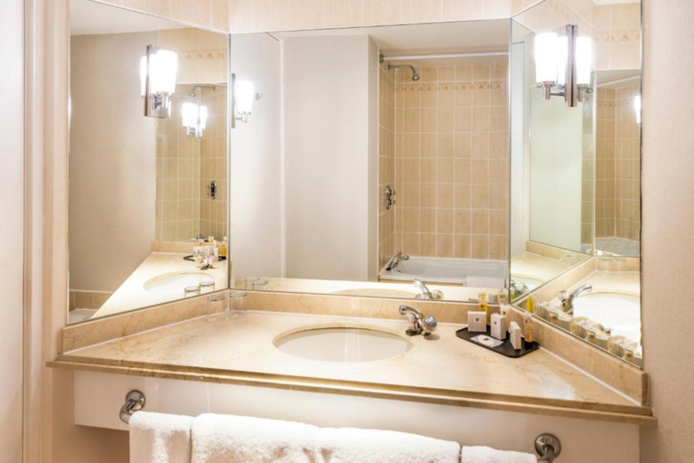 Bathroom 3, Copthorne Hotel Plymouth, Plymouth