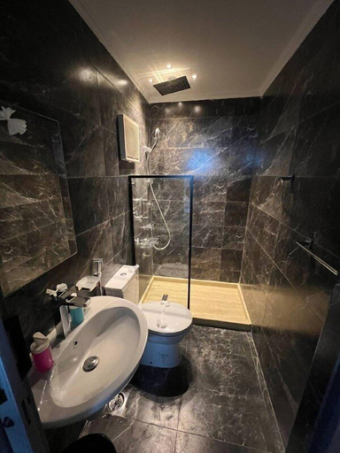 Bathroom 2, paris east hostel, 'Abdin