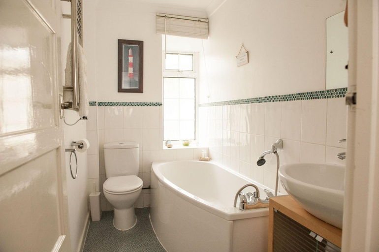 Bathroom 3, Teal House - Free parking permit & 250m level walk to the beach, Dorset