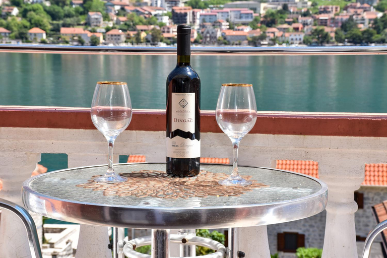 Food & Drinks, Apartments Simun