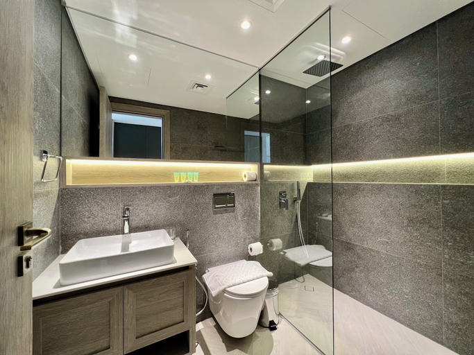 Bathroom 5, Waves - Ideal Dubai Retreat Elegant St, Dubai