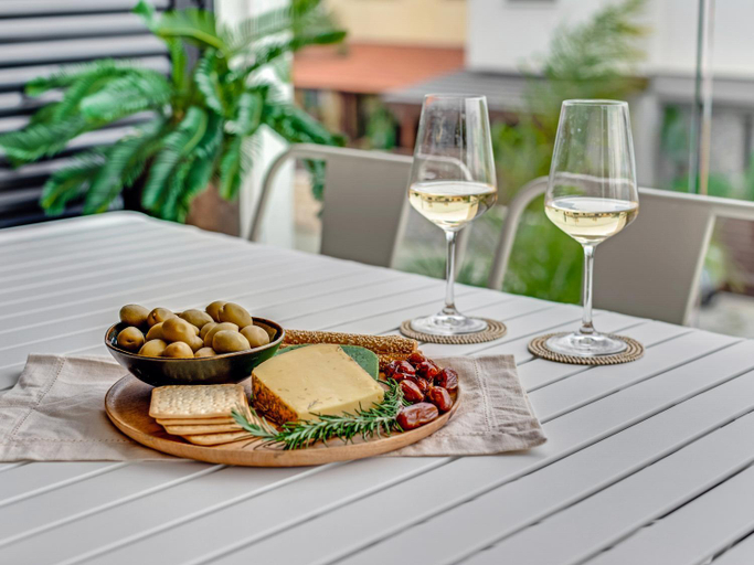 Food & Drinks 5, Sanders Only