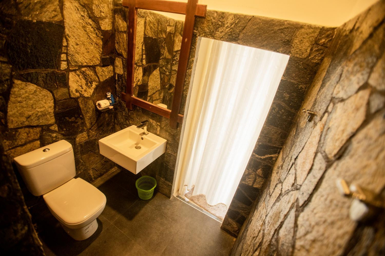 Bathroom 4, Evergreen Dambulla, Dambulla