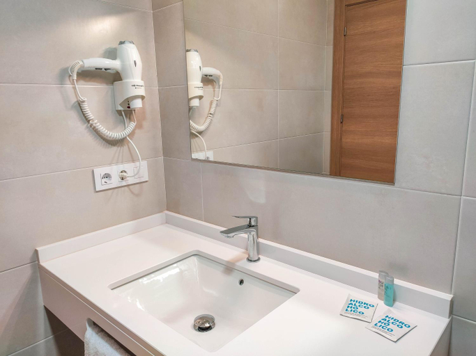 Bathroom 2, Hostal Oleo Auto Check-in, Cantabria