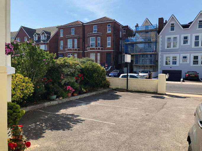 Exterior & Views 2, Esk Vale Guest House, Portsmouth
