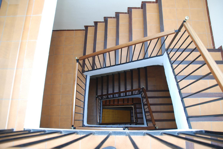 Others 5, Pensio Viladomat, Girona