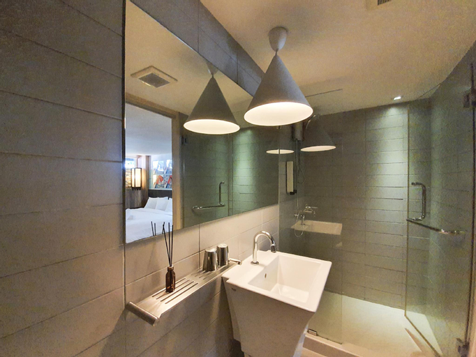 Bathroom 23