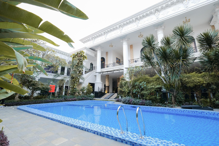 Swimming Pool 24