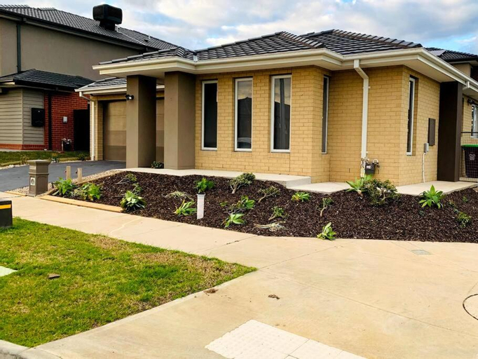 Newly Built Charming 4 BR house in Berwick whole house, Casey - South