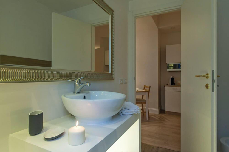 Bathroom 2, Aruna Suites, Rome