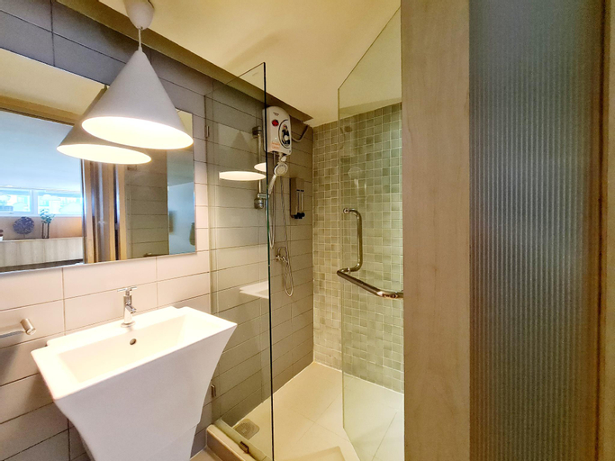 Bathroom 14