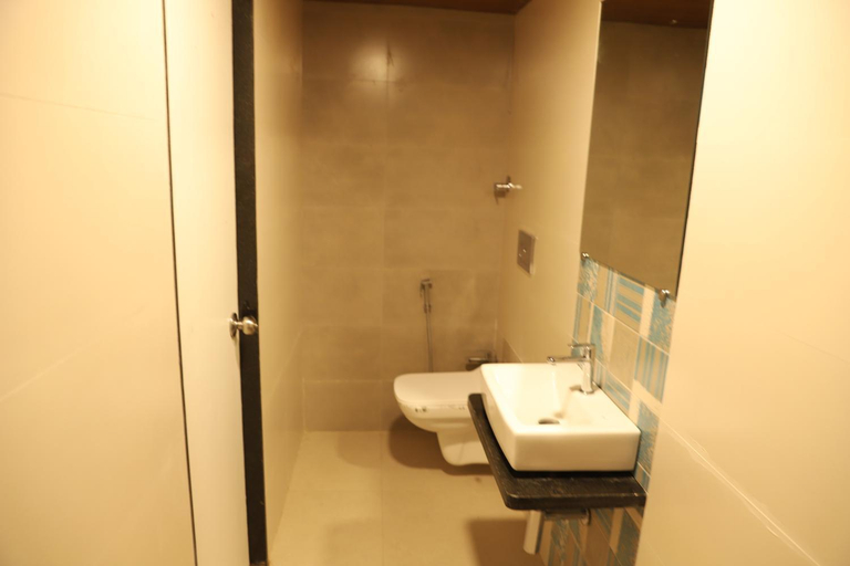 Bathroom 4, Raaj Resort, Raigarh