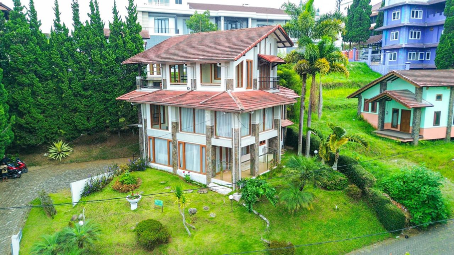 The Edlewis, Bandung