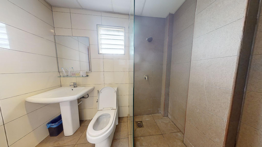 Bathroom 11