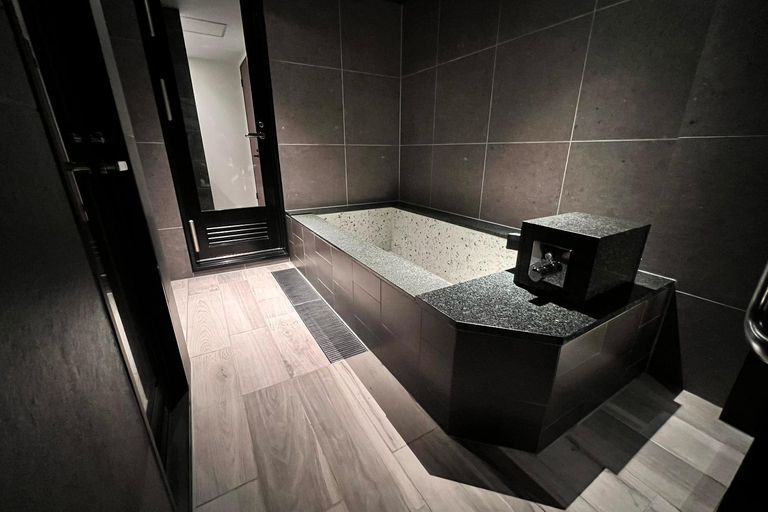 Bathroom 5, Hotel Toki, Toki