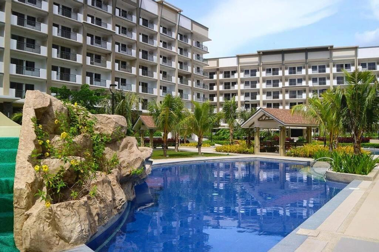 Bohemian Inspired 2 Bedroom Inspired Condo with Fast WIFI Near BGC, Taguig