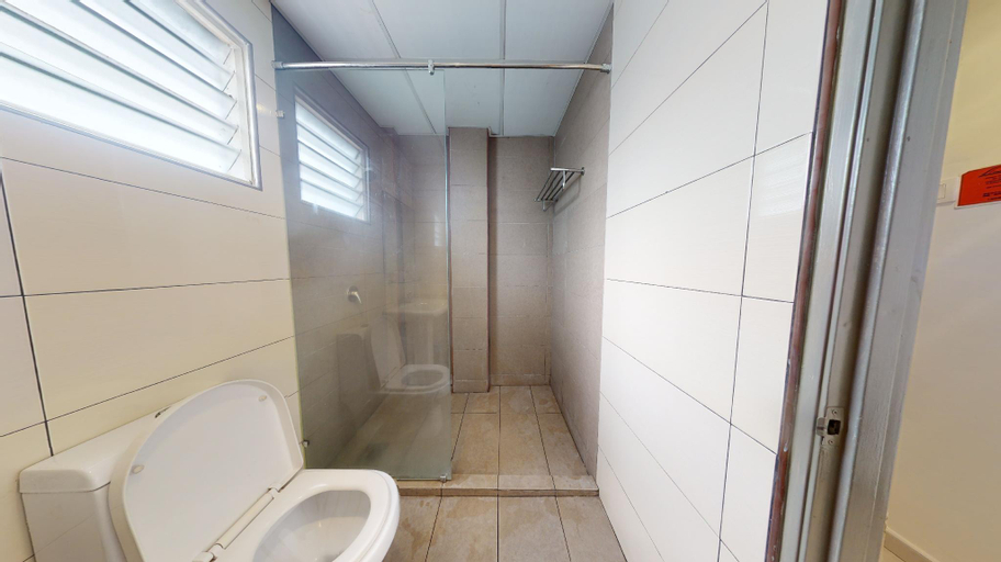 Bathroom 10