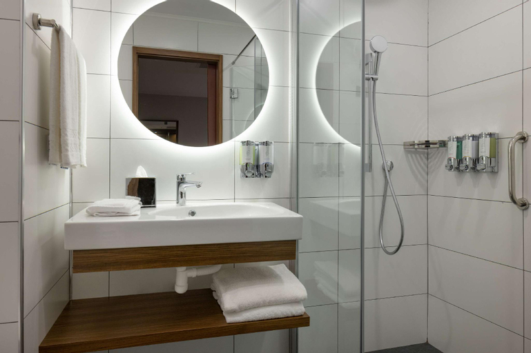 Bathroom 14