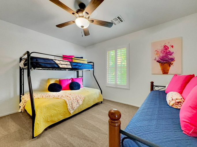 Bedroom 5, La Pryor Gilbert, Maricopa