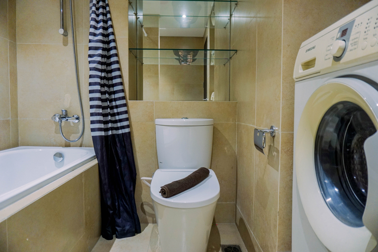 Bathroom 5, Nice 2BR at Branz BSD City Apartment By Travelio, Tangerang Selatan