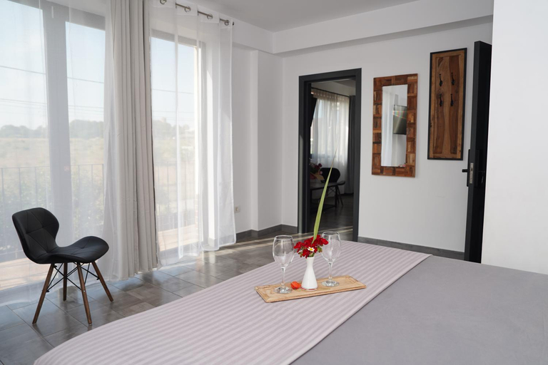 Others 3, Pensiunea Grand, Agigea