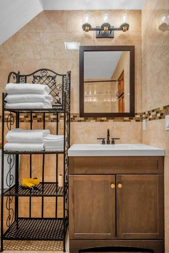 Bedroom 2, Golden Gem in Heart of East Rock Quiet 3BR Near DT and Yale, New Haven