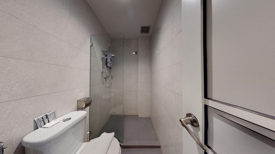 Bathroom 9