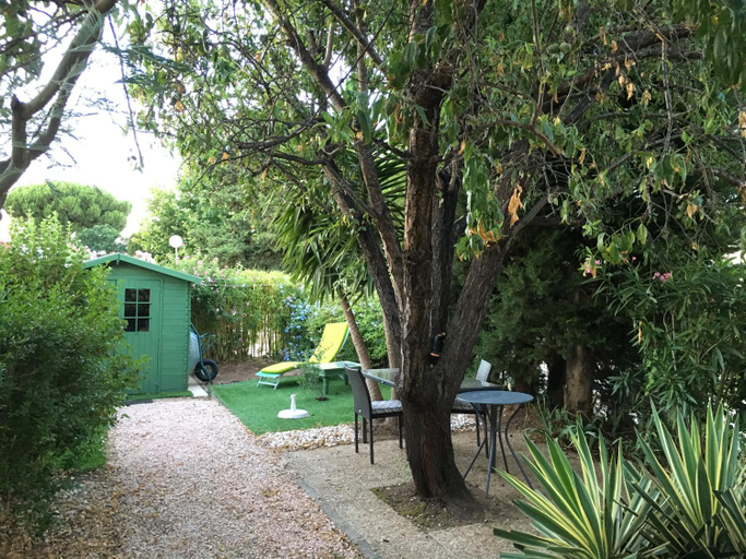 Others 4, Villa de vacances au calme proche de la mer, Var