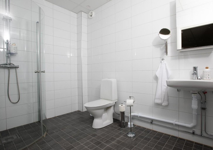 Bathroom 2, Hotell Havsporten, Tierp
