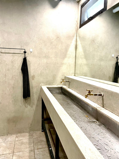 Bathroom 15